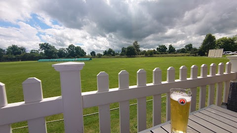 Kislingbury Temperance CC / The Drunken Duck Bar