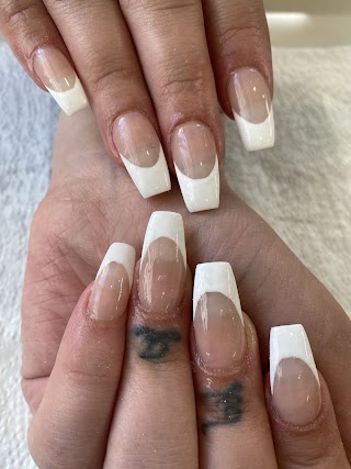 Emerald Natural nails beauty