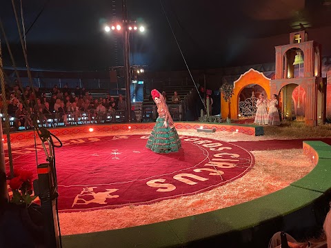 Giffords Circus