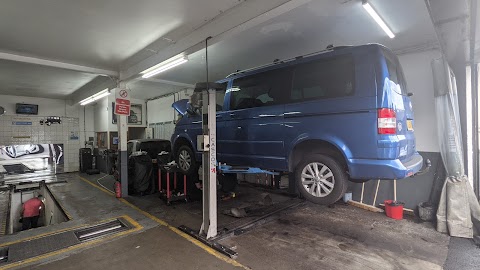 Deniz Auto repairs and Servicing and Mot