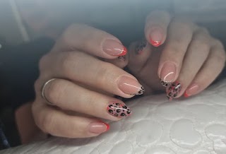 Bee Nails Uk