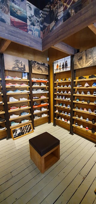 VANS Store Kingston