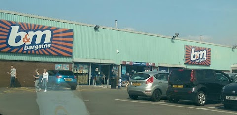 B&M Store