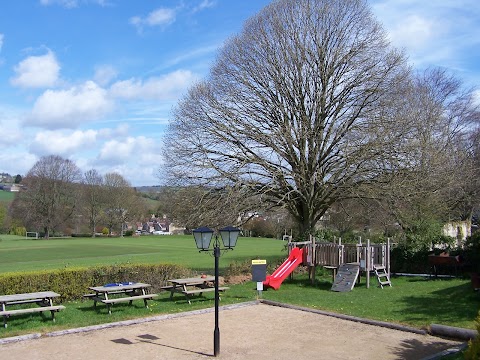 The Queens Head, Box