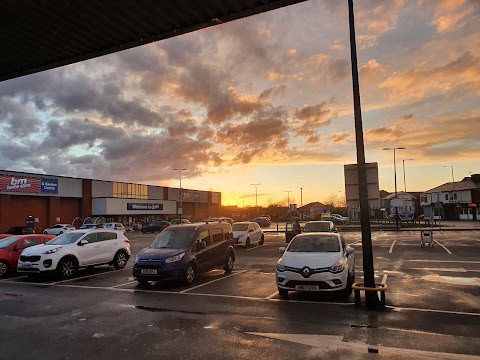 The Food Warehouse by Iceland