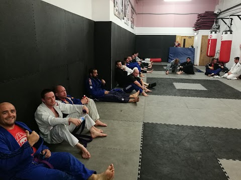 THE MAT ACADEMY WALES - MMA ,BJJ, MUAY THAI and WRESTLING