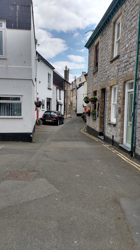 Londis West Looe Stores