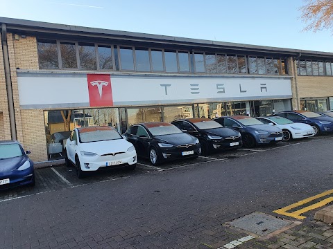 Tesla Service Centre