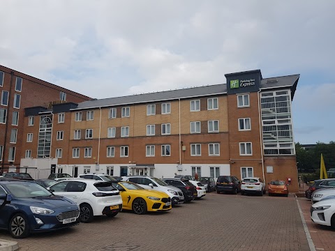 Holiday Inn Express Cardiff Bay, an IHG Hotel