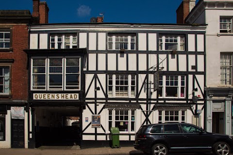 The Queens Head Hotel & Bar