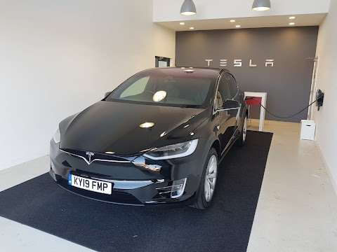 Tesla Service Milton Keynes Northfield Dr.