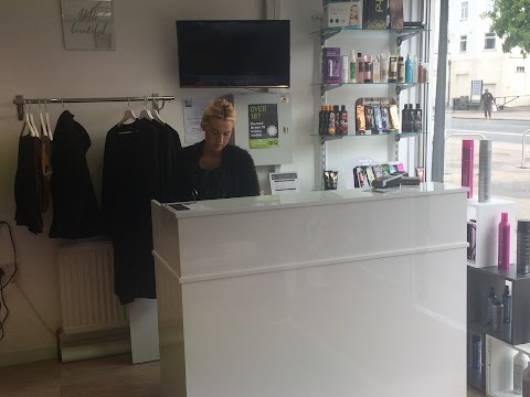 New Image Hair & Tanning Salon