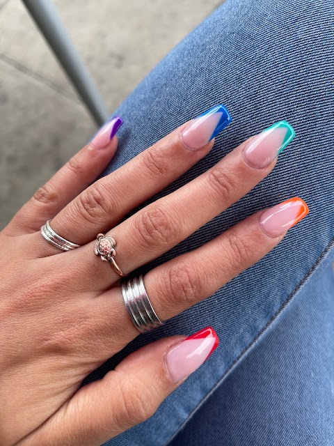 Nails & Co