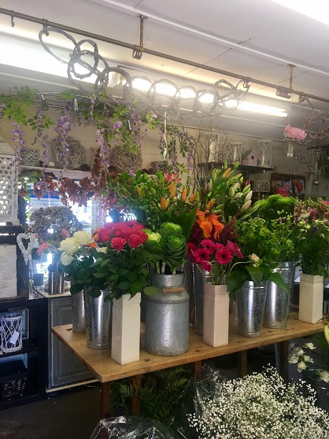 Country Fayre Florists 01480 217800