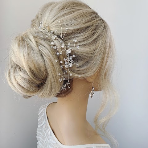 Sarah Roberts. Jewellery & Wedding/Occasion Hair Accessories. Bridal & Occasion Hairstylist.