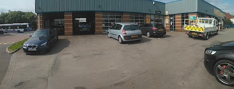 Halfords Autocentre Leeds (Low Road)