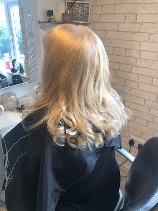 Blondes Hair Studio