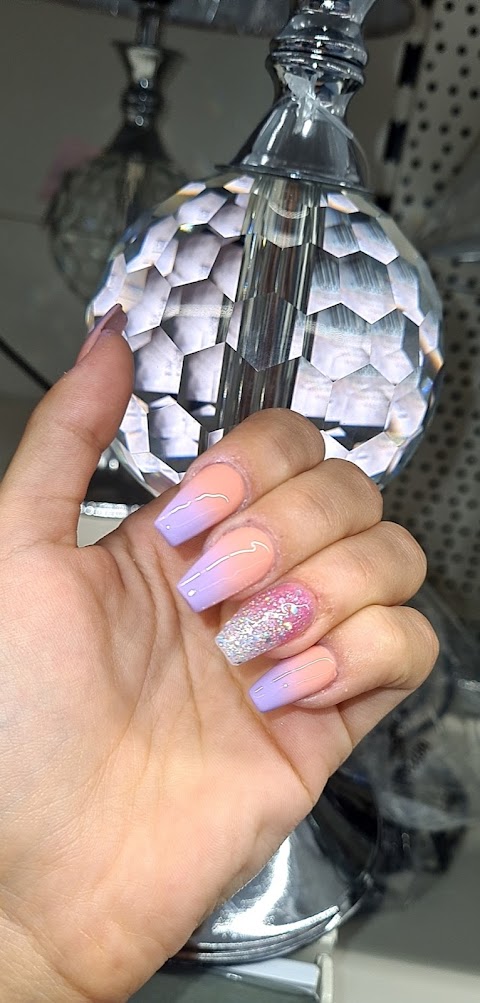 Diamond Luxe Nails & Spa