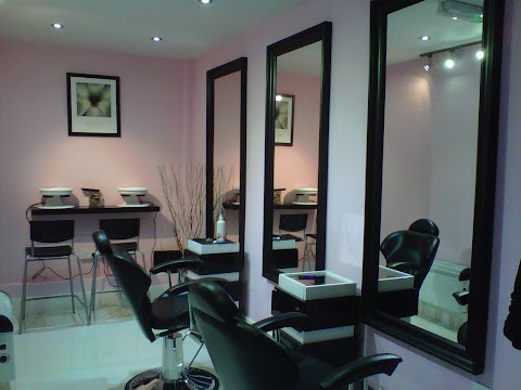 iBar Beauty Salon & Nail Bar