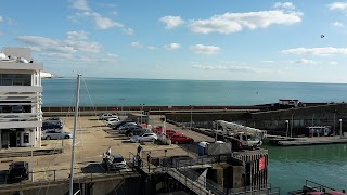 Seaview Apartment Brighton Marina