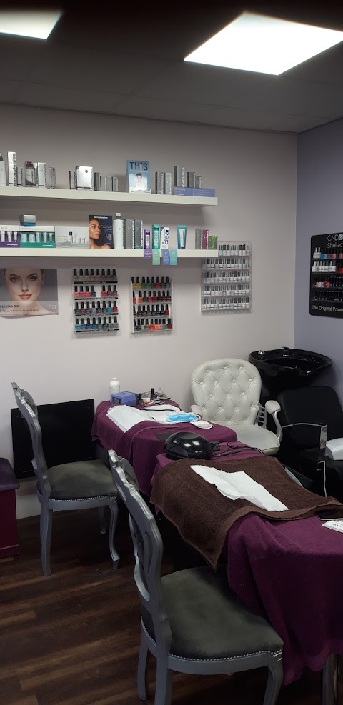 Me Me's Beauty Salon and Semi Permanent Makeup