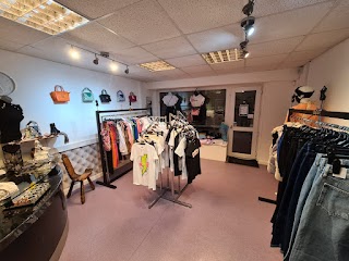 Tu-La-Ru clothing boutique 62b muglet Lane Maltby