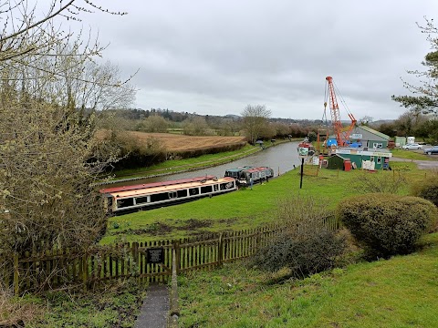 Narrow Boat at Weedon, Pub Restaurant, Bed & Breakfast Hotel