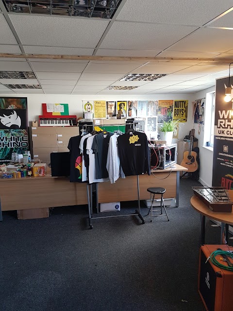 White rhino uk clothing