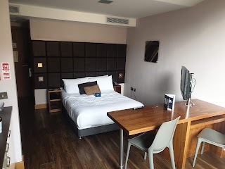 Roomzzz Aparthotel Leeds