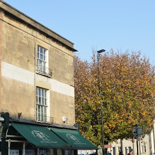 The Apartment, Bath