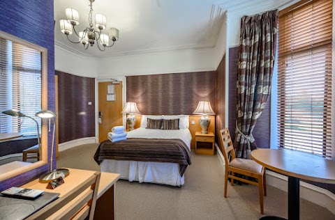 Dunavon House Hotel