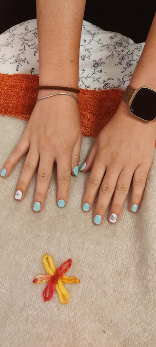 LITTLE CHELSEA NAILS