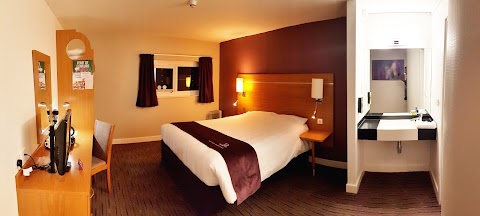 Premier Inn Manchester Airport Runger Lane South