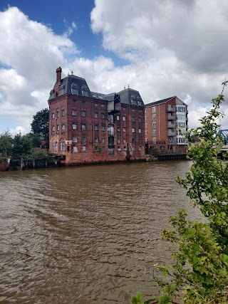 Old crane side of New North Bridge House