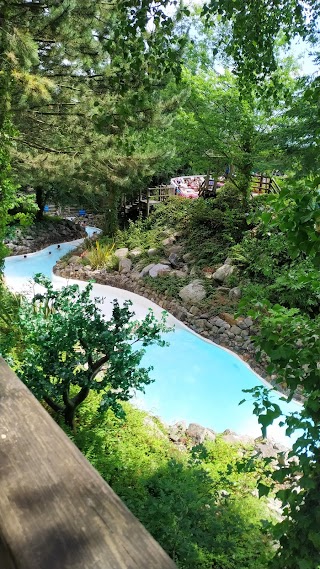 Wild Water Rapids at Subtropical Swimming Paradise