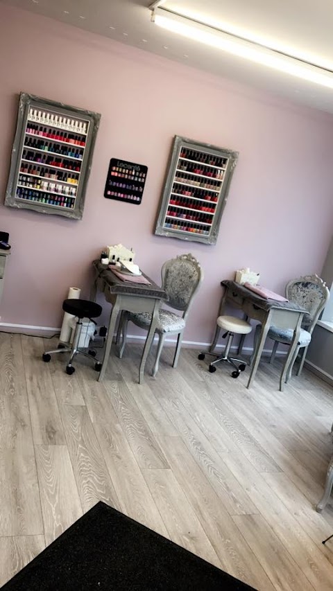 Lois' Beauty Boutique