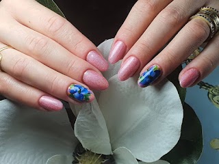 Nails and Academy by Roxana Wembley