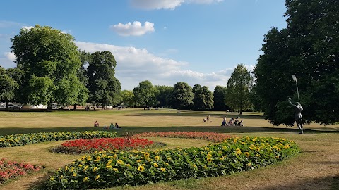 Higginson Park and Court Garden Leisure Complex