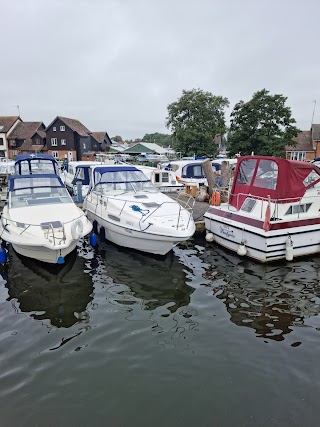 Wroxham Riverside Cottages