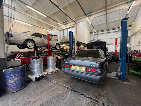 Wayne Gates Mercedes Benz Servicing