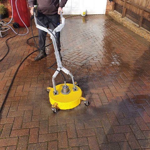 Reading Pressure Washing - Reading, Berkshire - Driveway Cleaning & Patio Cleaning