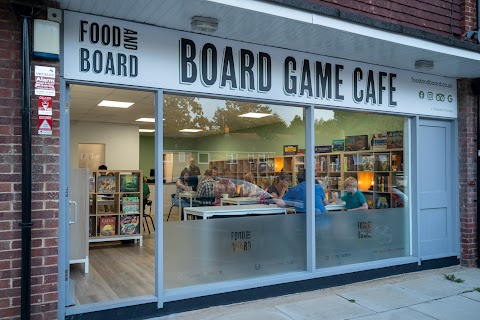 Food and Board - Board Game Cafe