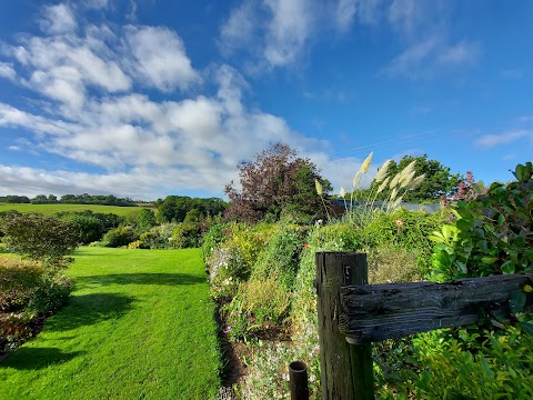 The Dinney Farmhouse Bed & Breakfast