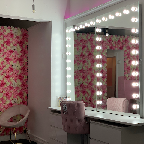 Makeup & Beauty Bar