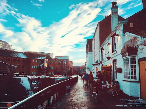 Canalside Bar