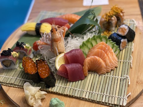 Tsukiji Sushi Fusion