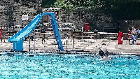 Cirencester Open Air Swimming Pool