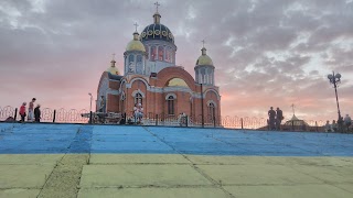 Прапори на Оболонській набережній