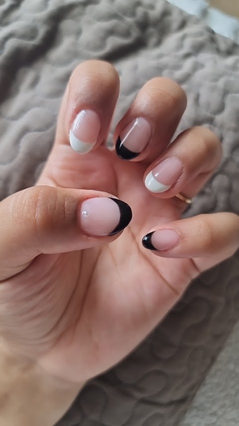 Mia Nails