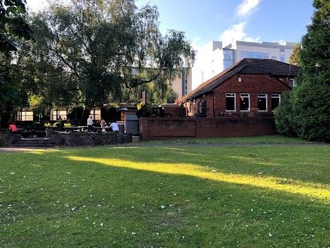 Pub On The Pond